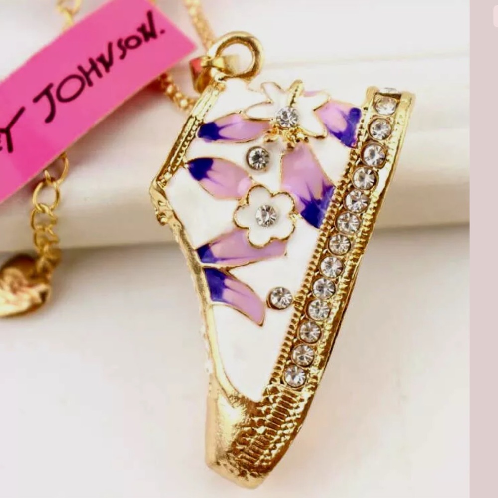 BETSEY Johnson Pendant
